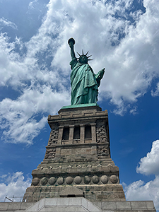 Freiheitsstatue vom Podest aus fotografiert