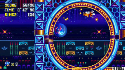 Sonic rast durch einen blauen Looping