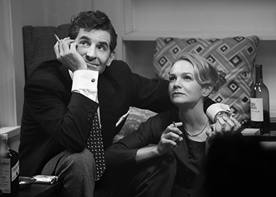 Bradley Cooper als Leonard Bernstein und Carey Mulligan als Felicia Montealegre.