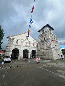 Vorderansicht der Baclayon Church in Bohol