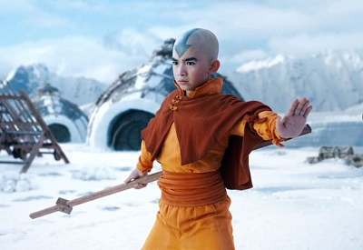 Aang mit Gleiter auf Eislandschaft