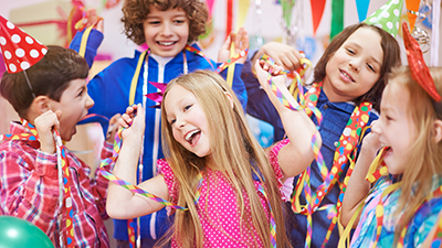 Kinder feiern Fasching