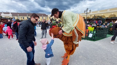 Huhn Roberta mit Kind und Papa