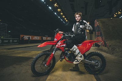 Masters of Dirt Star Harry Schofield auf seinem Bike