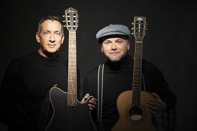 Viktor Gernot und Thomas Stipsits mit Gitarren