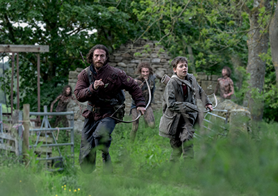 Aaron Taylor-Johnson als Jamie und Alfie Williams als sein Sohn Spike