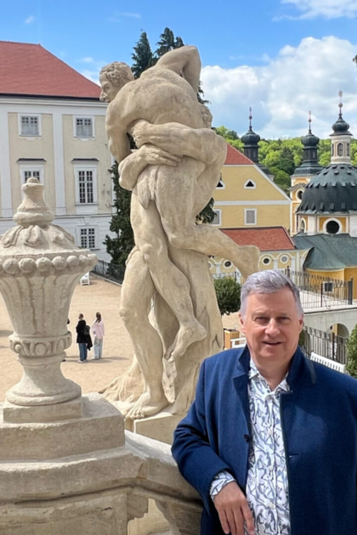 Barockschloss Vranov: Märchenschloss auf hohem Felsen 