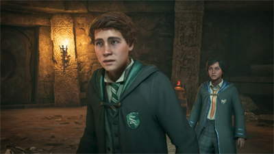 Zwei Schüler von Hogwarts haben einen unsicheren Gesichtsausdruck