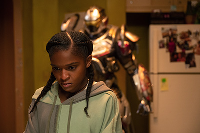 Dominique Thorne als Riri Williams in Iron Heart