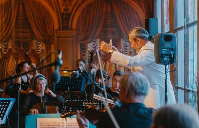Dirigent und Orchester beim Opernsommer in Wien