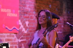 Sängerin Sodl beim Waves Vienna Festival 