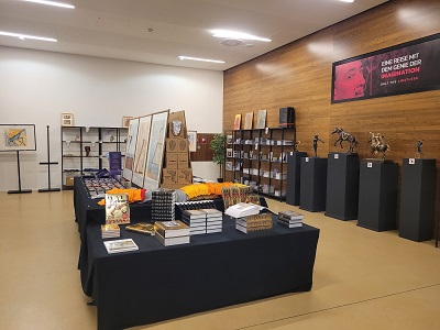Ausstellungs-Shop mit Büchern und weiteren Fanartikeln von Salvador Dalí