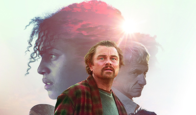 Leonardo DiCaprio als ehemaliger Freiheitskämpfer Bob Ferguson in One Battle After Another. Im Hintergund Sean Penn und seine Tochter im Film.