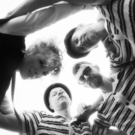 Marina and The Kats - schwarz weiß