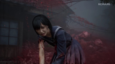 Die Protagonistin von Silent Hill f ist angeschlagen und gebeugt, während Blut über ihrem Arm läuft