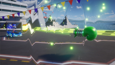 Sonic schießt aus seinem Kart einen grünen Boxhandschuh