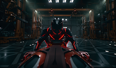 Jared Leto als Ares auf seiner Maschine in TRON: ARES