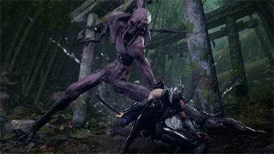 Ein Dämon versucht Ryu von hinten im Wald zu attackieren