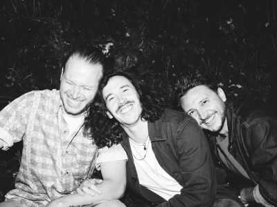 Schwarz-weiß Bild der Band Folkshilfe