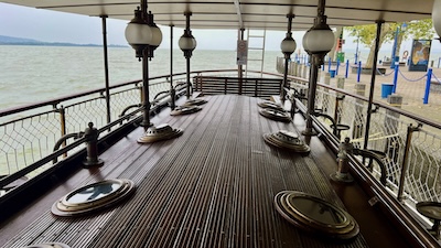 Deck des Ausflugsschiffs Csongor am Balaton