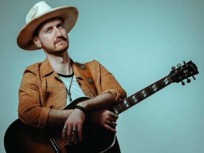 Porträtbild von Johnny Indigo