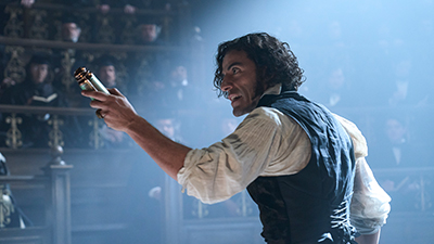 Oscar Isaac mimt Victor Frankenstein in der gleichnamigen Netflix-Serie.