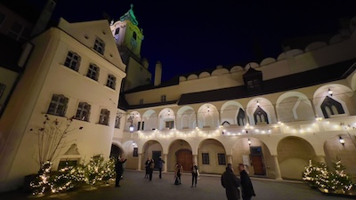 Die Arkaden des Innenhof des Alten Rathauses (Stará radnica) von Bratislava.