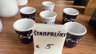 "Štamprlíky", kleine Trinkgläser für Schnaps oder Likör.