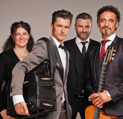 Herbert Pixner mit den Bandmembers