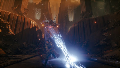 Ein Alien schießt Dutzende Laserstrahlen auf den Protagonisten von Saros