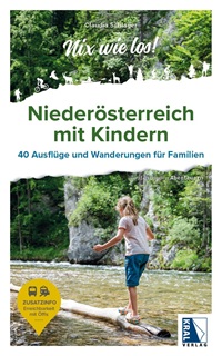 Buchcover von Claudia Schlager Niederösterreich mit Kindern - ein Mädchen balanciert auf einem Holzstamm im Höllental
