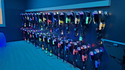 Bunt beleuchtete Lasertag-Westen im LaserDance im Prater