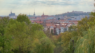 Blick auf Brno vom Garten der Villa Tugendhat.