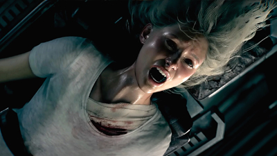 Grace Ashcroft ist an eine Maschine gefesselt und schreit