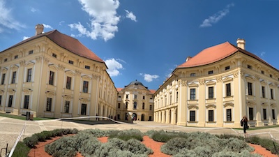 Der Ehrenhof von Schloss Austerlitz / Slavkov u Brna.
