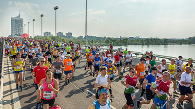 Läufer:innen des VCM auf der Reichsbrücke