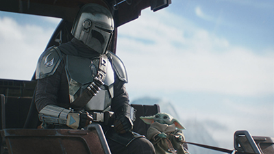 Pedro Pascal als Mandalorian Din Djarin und Grogu fliegen zu ihrem nächsten Auftrag