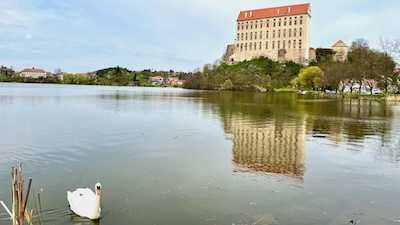 Schloss Plumlov mit Schlossteich.