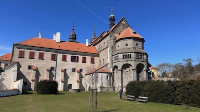 Die romanische Apsis der St.-Prokop-Basilika in Třebíč.