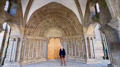 Das romanische Hauptportal der St.-Prokop-Basilika von Třebíč.
