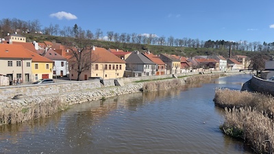 Blick über den Fluss Jihlava auf das jüdische Viertel von Třebíč.