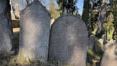 Grabsteine aus dem 17. Jahrhundert am Jüdischen Friedhof von Třebíč-
