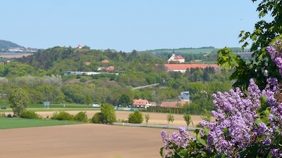 Blick vom Pratzen (Pracecky kopec) auf den Santon-Hügel.