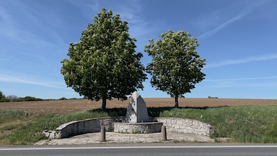 Denkmal für die österreichischen Artilleristen (Pomník rakouským dělostřelcům) bei der Alten Post bei Slavkov u Brna.