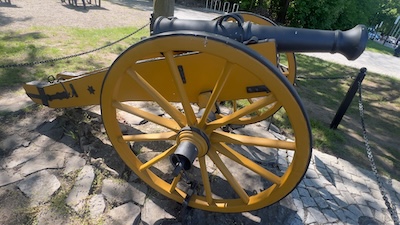 Replik einer historischen Vorderladerkanone wie sie bei den Napoleonischen Kriegen verwendet wurde.