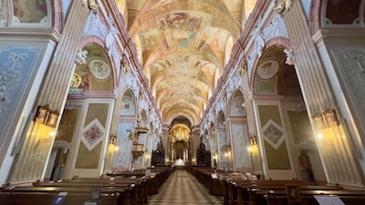 Blick in das Hauptschiff der barocken Wallfahrtskirche in Velehrad.