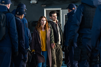 Emily Blunt als Margaret Fairchild und Josh O'Connor als Daniel Kellner wollen die Wahrheit über Aliens herausfinden