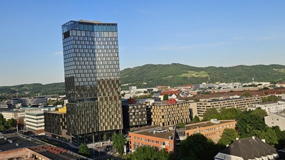 Die Tabakfabrik mit dem ARCOTEL Hotel und dem Quadrill Tower