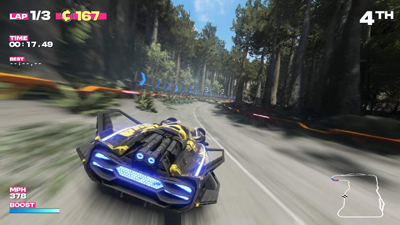 Ein Gleiter in Fast Fusion rast durch einen Wald
