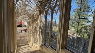 Die Außentreppe von Schloss Hluboka.